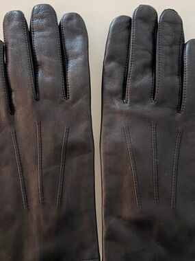 Women's Black Leather Gloves - Sleek Stitch Detail